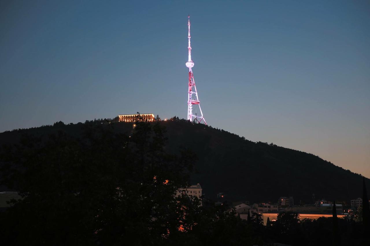 Guest House Sky Plus Tbilisi Exterior photo